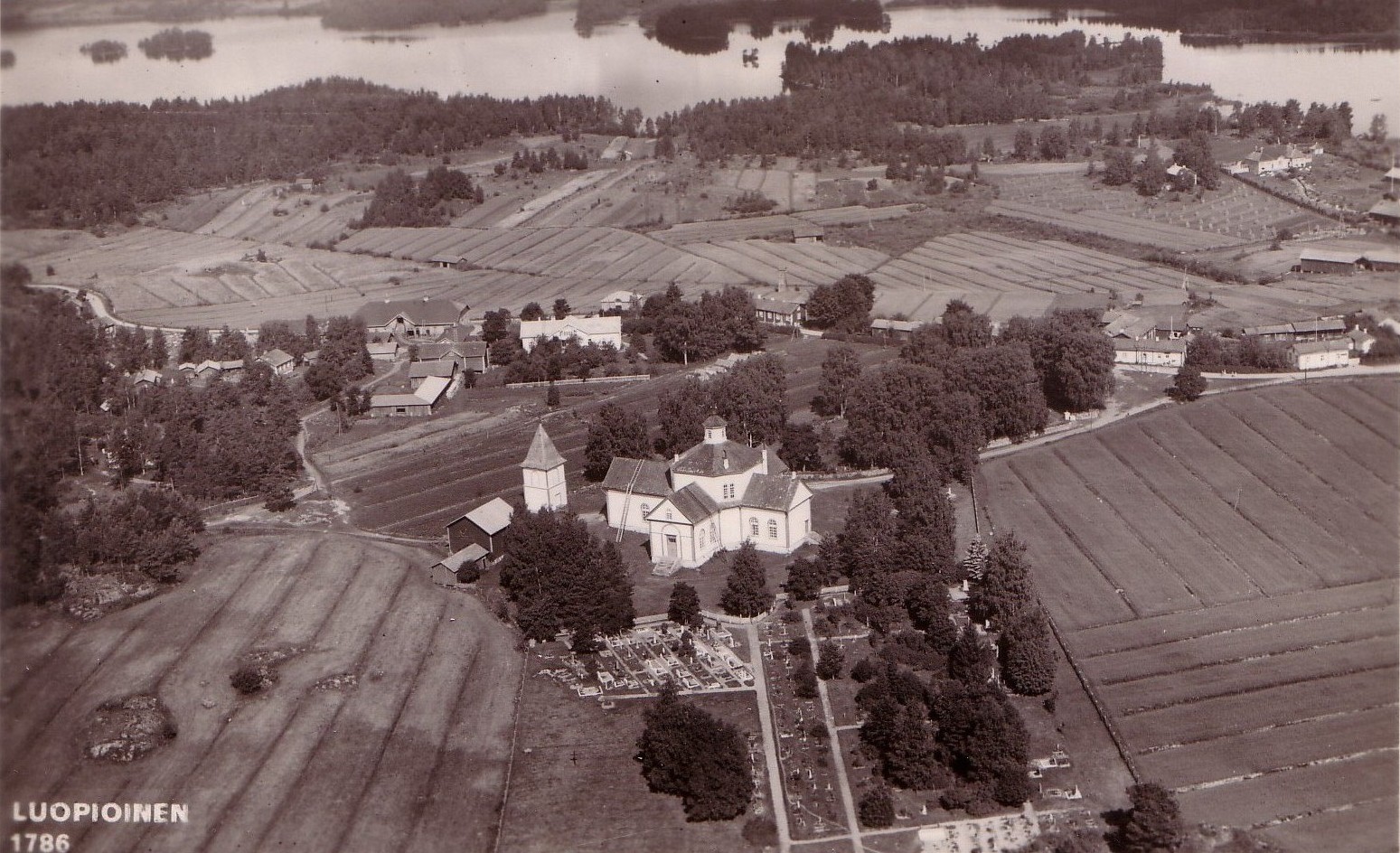 Kirkonkylää 30-luvulla